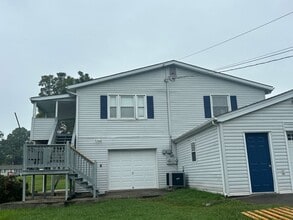 Building Photo - NE Roanoke 2BR