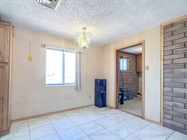 Building Photo - Spacious 3 bedroom 2 bath with Solar Panels