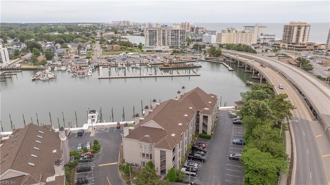 Building Photo - 401 Harbour Point