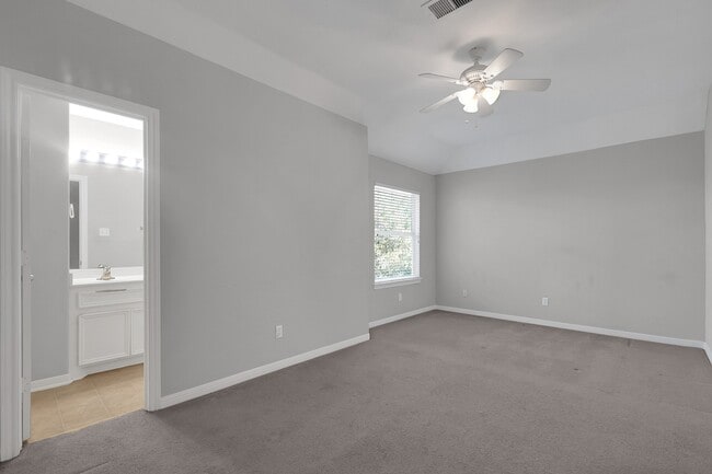 Building Photo - 135 Binnacle Ct