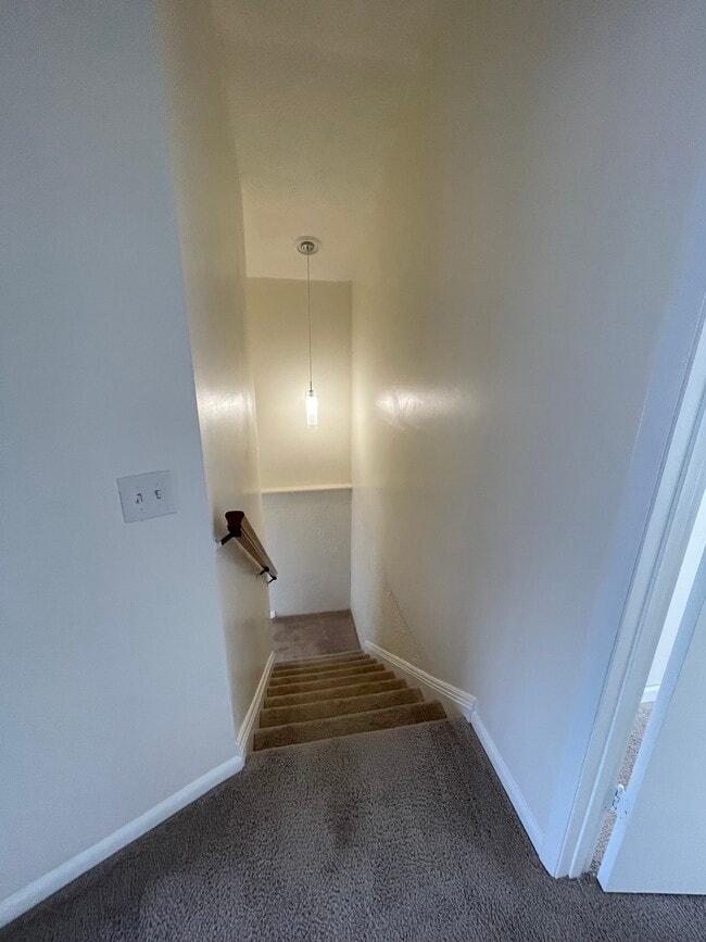 Building Photo - 5420 Lido St