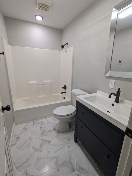 Building Photo - 114 Scofield Ave