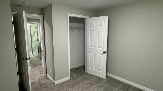 Building Photo - Town Home in Greenaire Woods