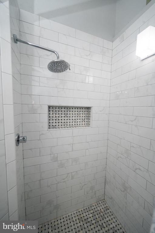 Building Photo - 703 Annin St