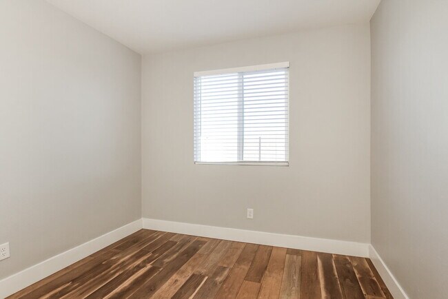 Building Photo - 3862 W Tamarisk St