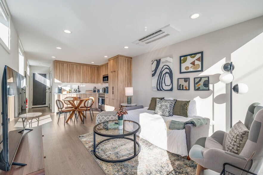 Building Photo - 4205 Evanston Ave N