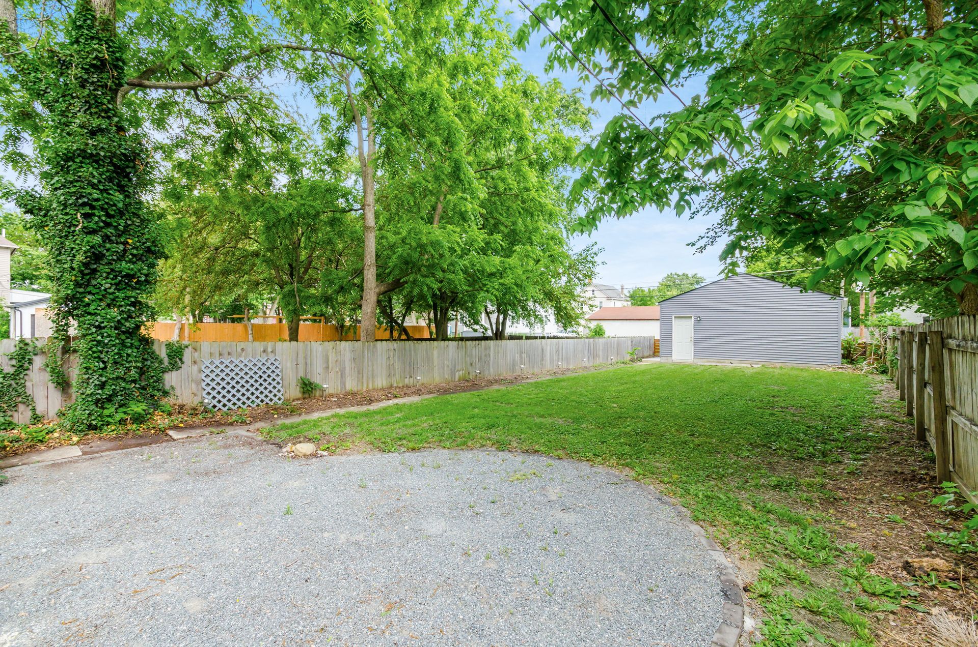 Building Photo - 556 Siebert St