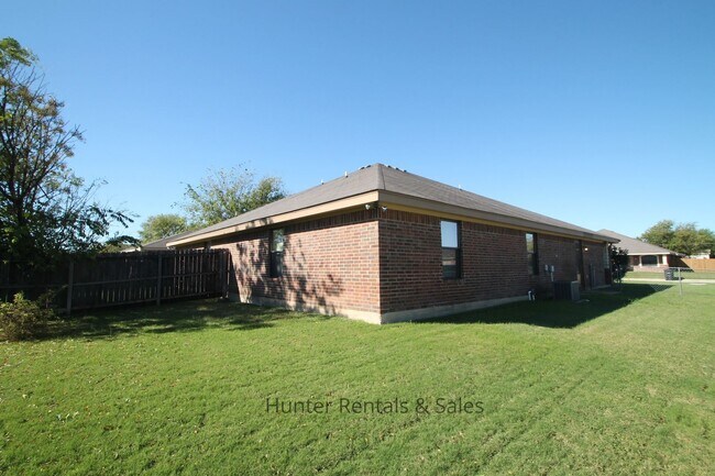 Building Photo - Spectacular Duplex--Won't last long!