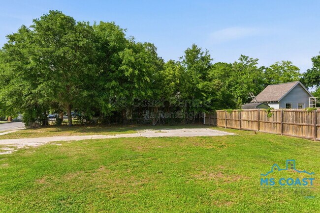 Building Photo - 962 Thelma St