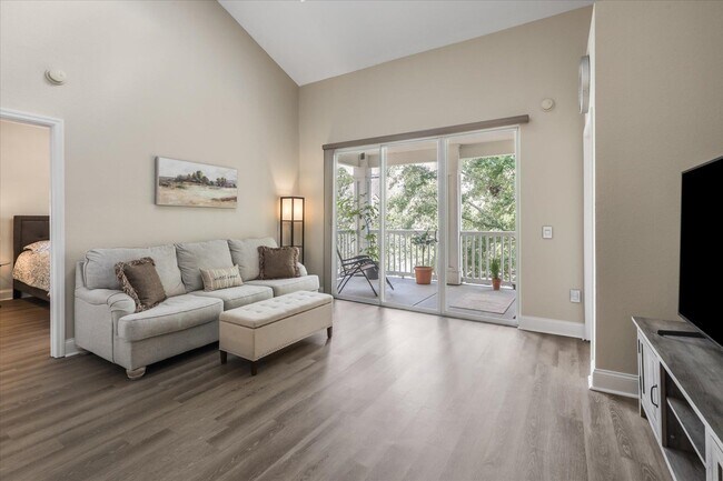 Building Photo - 2801 Chancellorsville Dr