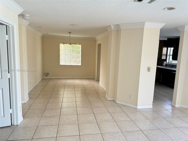 Building Photo - 7129 Crescent Creek Pl