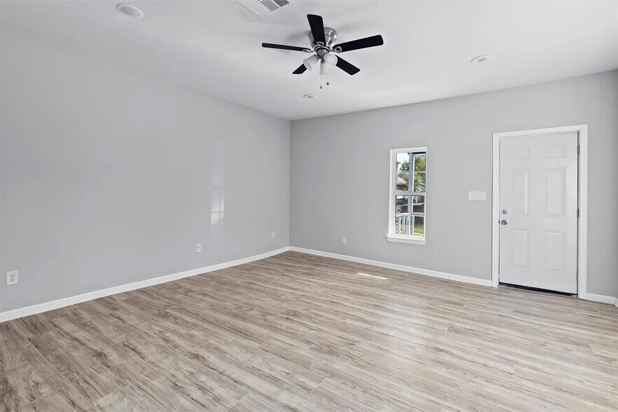Building Photo - Room in Duplex on E Cannon St