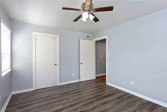 Building Photo - 3601 Murworth Dr