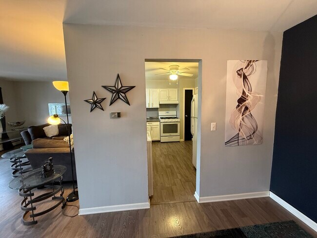 Building Photo - 5725 Holmes Ave