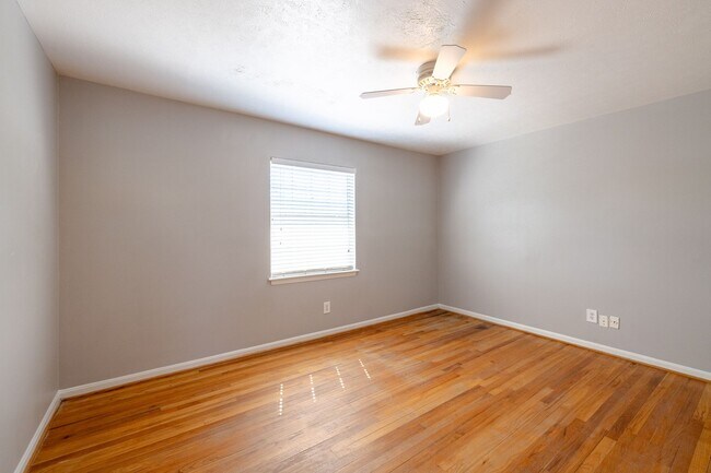 Building Photo - Peachtree Hills Court, 2-bedroom Atlanta a...