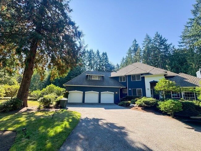 Primary Photo - 4 Bedroom 3 Bath Spacious Home in Bellevue
