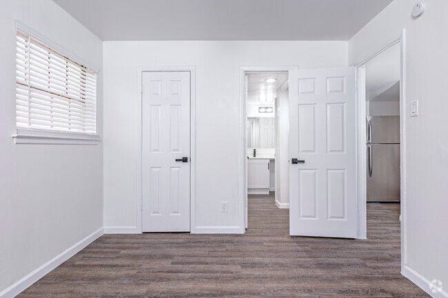 2BR, 2BA - 946SF (Plan E) - Bedroom - Sawyers Mill Apartments