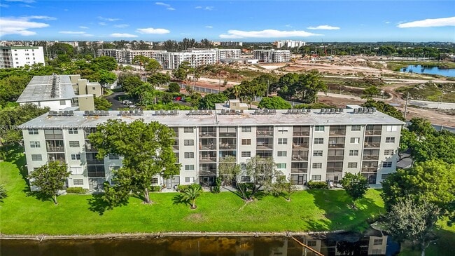 Building Photo - 2228 N Cypress Bend Dr