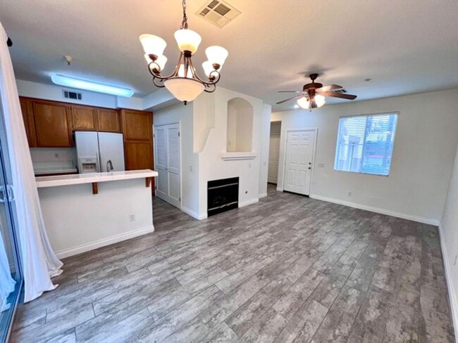 Building Photo - Beautiful 2 bedroom Condo located in Murrieta for LEASE