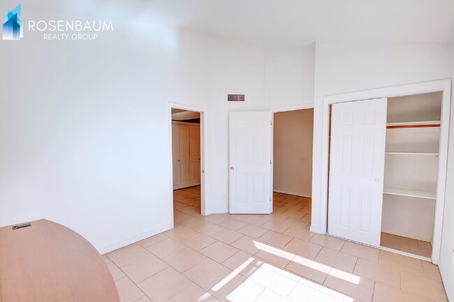 Building Photo - Charming 2-beds, 1-baths townhome unit in the peaceful high-desert foothills of Tanque Verde!