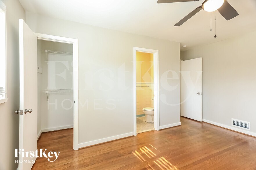 Building Photo - 3364 Valley Park Dr