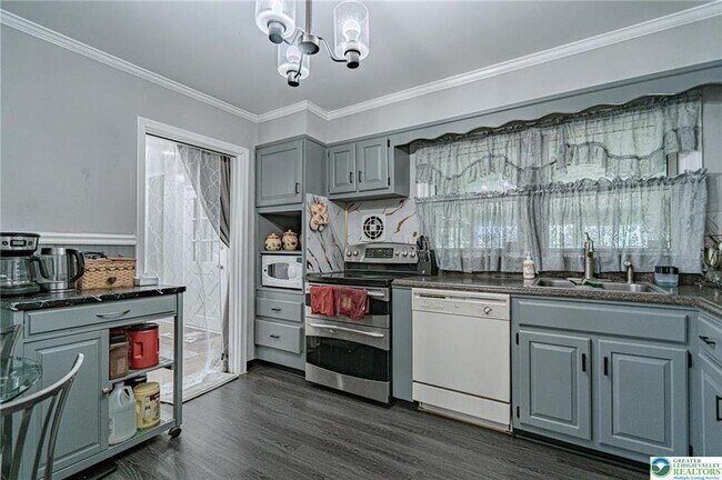 Building Photo - 2627 Nottingham Rd