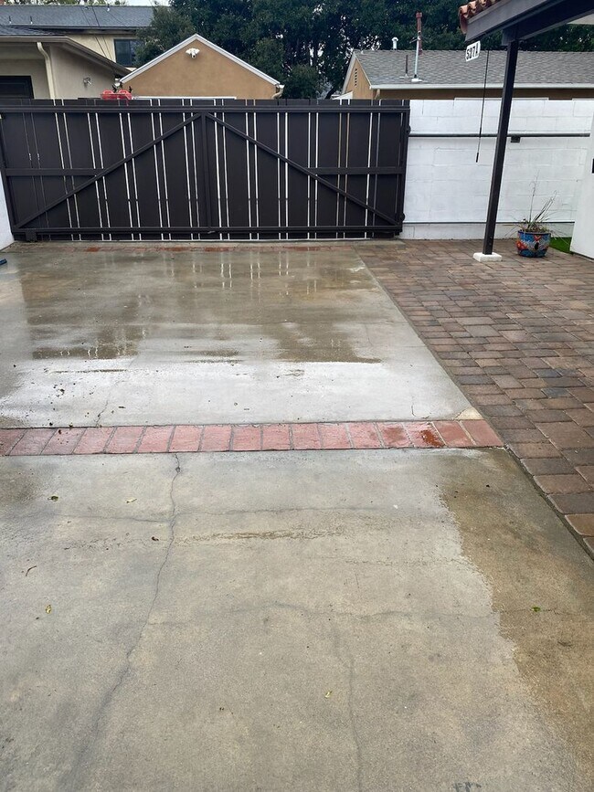 Building Photo - 525/527/527-A Park Ave.