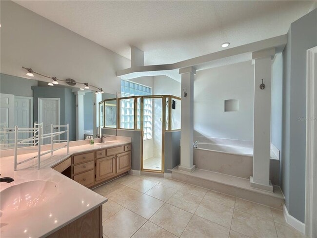 Building Photo - 10341 Cypress Isle Ct