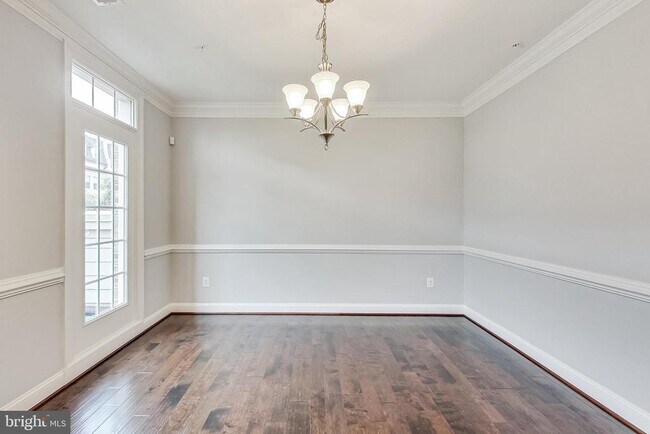 Building Photo - 605 Fair Winds Way