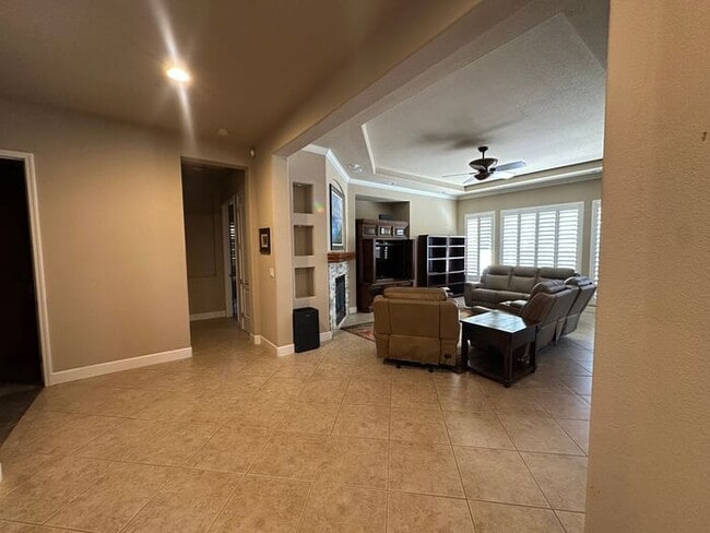 Building Photo - MOVE-IN SPECIAL! GET TWO WEEKS FREE WHEN YOU MOVE IN BEFORE THE END OF DECEMBER!