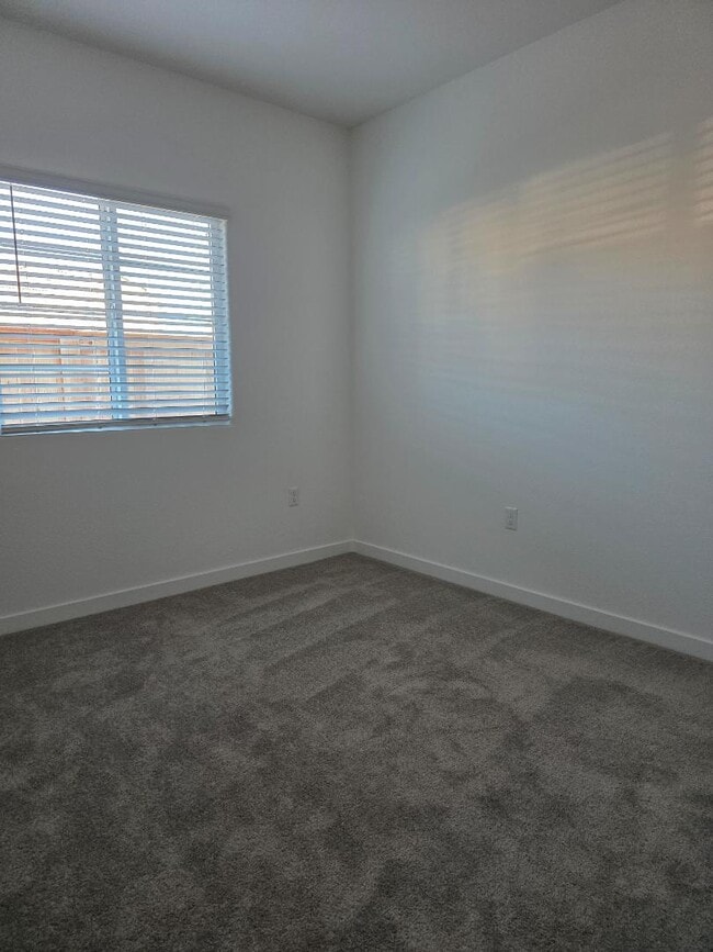 Building Photo - 2165 Miners Peak Wy