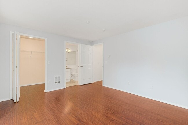Building Photo - Woodinville 3 Bedroom 2 Bath with Detached Garage - Top Floor