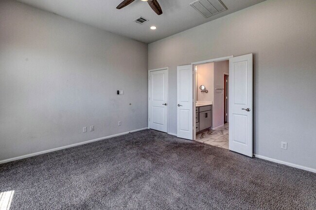 Building Photo - 125 Rangel Dr