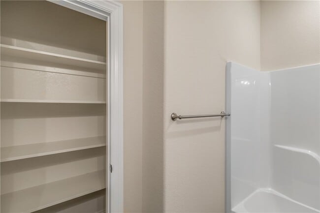 Building Photo - 411 Linda Ln
