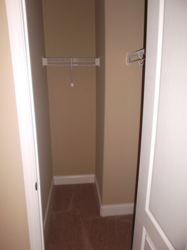 Building Photo - Absolutely Gorgeous!