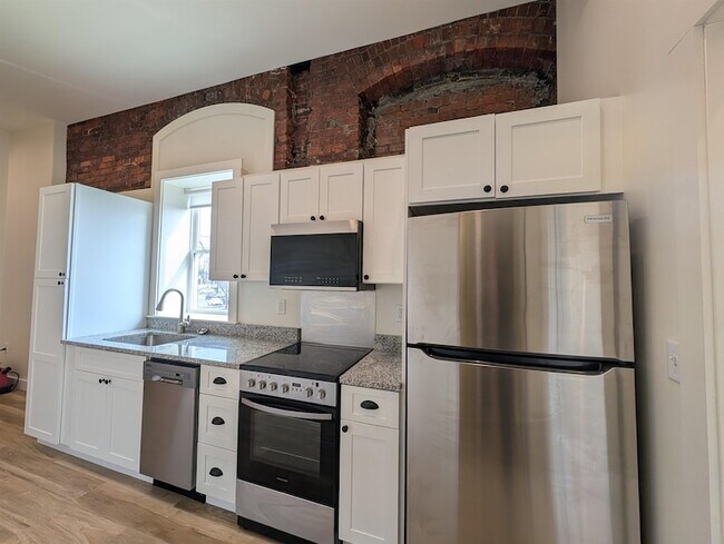 Building Photo - 22 S Main St