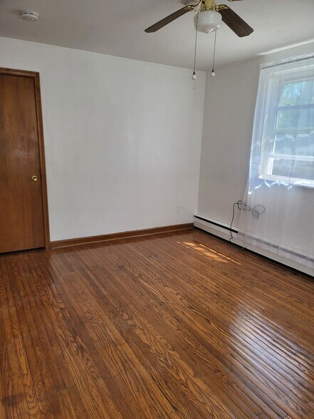 Building Photo - 100 E Park Ave