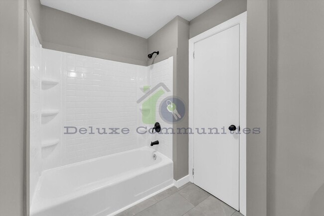 Building Photo - Rare 1-Bedroom Full Home – Big Kitchen, Ha...