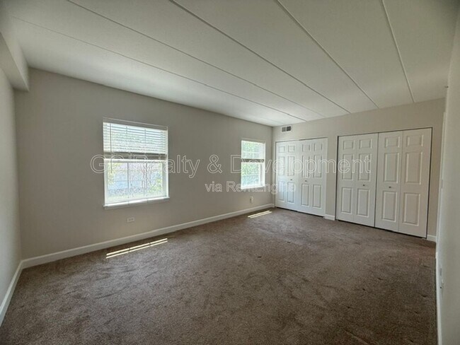 Building Photo - 17212 Oak Park Ave