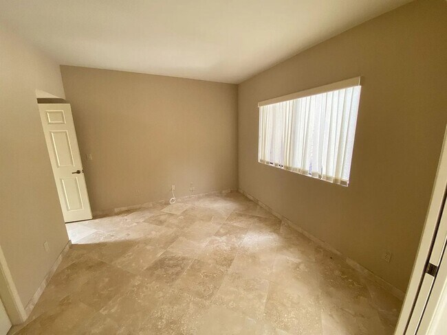 Building Photo - Spacious 2bd/2bath + Den home in Catalina ...