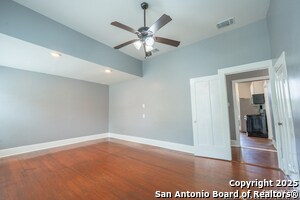 Building Photo - 2007 S Presa St