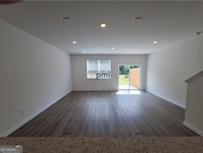 Building Photo - 220 Kenoot Dr