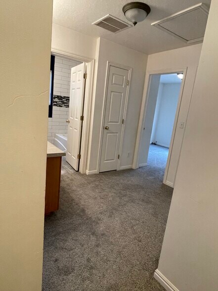 2nd Floor Landing - 360 W 300 S