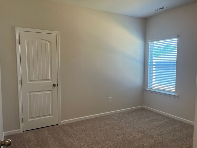 Building Photo - Beautiful Ranch Home in Sanford, Available...