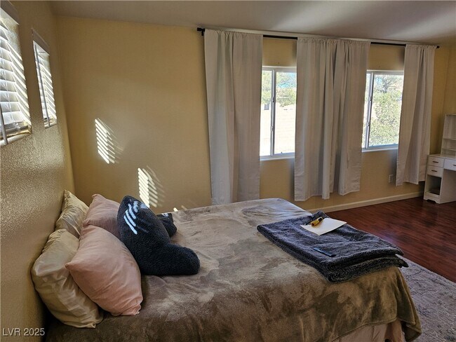 Building Photo - 3732 Shimmering Creek Ave