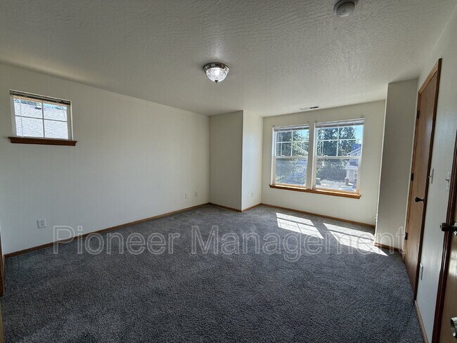 Building Photo - 6810 Aster St