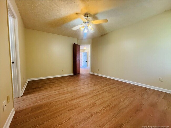 Building Photo - 2040 Glenwick Dr