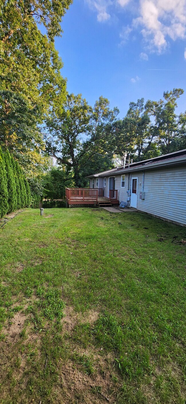 Building Photo - 11155 Portage Rd