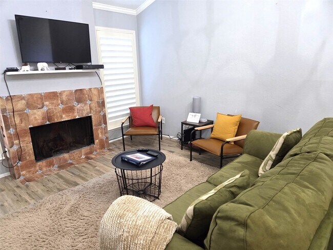 Building Photo - 10053 Westpark Dr