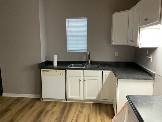 Building Photo - 229 N Richland St